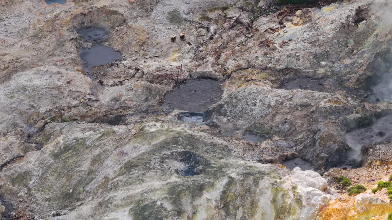 Clip di un drone del vulcano attivo di Santa Lucia