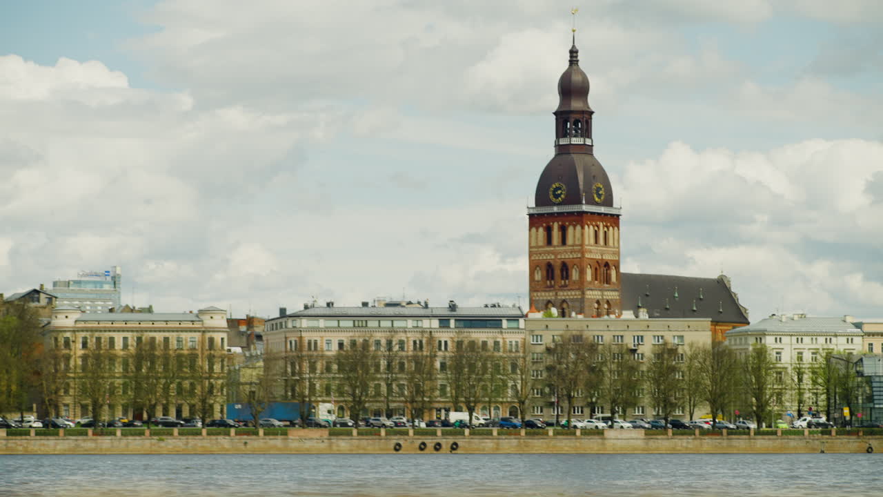 rīga de letonia en el mes de abril