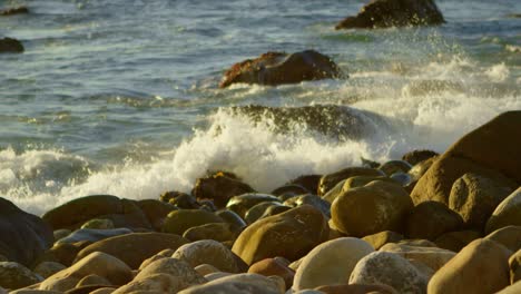 Wellen-Im-Meer-An-Einem-Sonnigen-Tag-4k