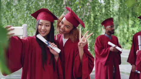 graduation selfie with friends