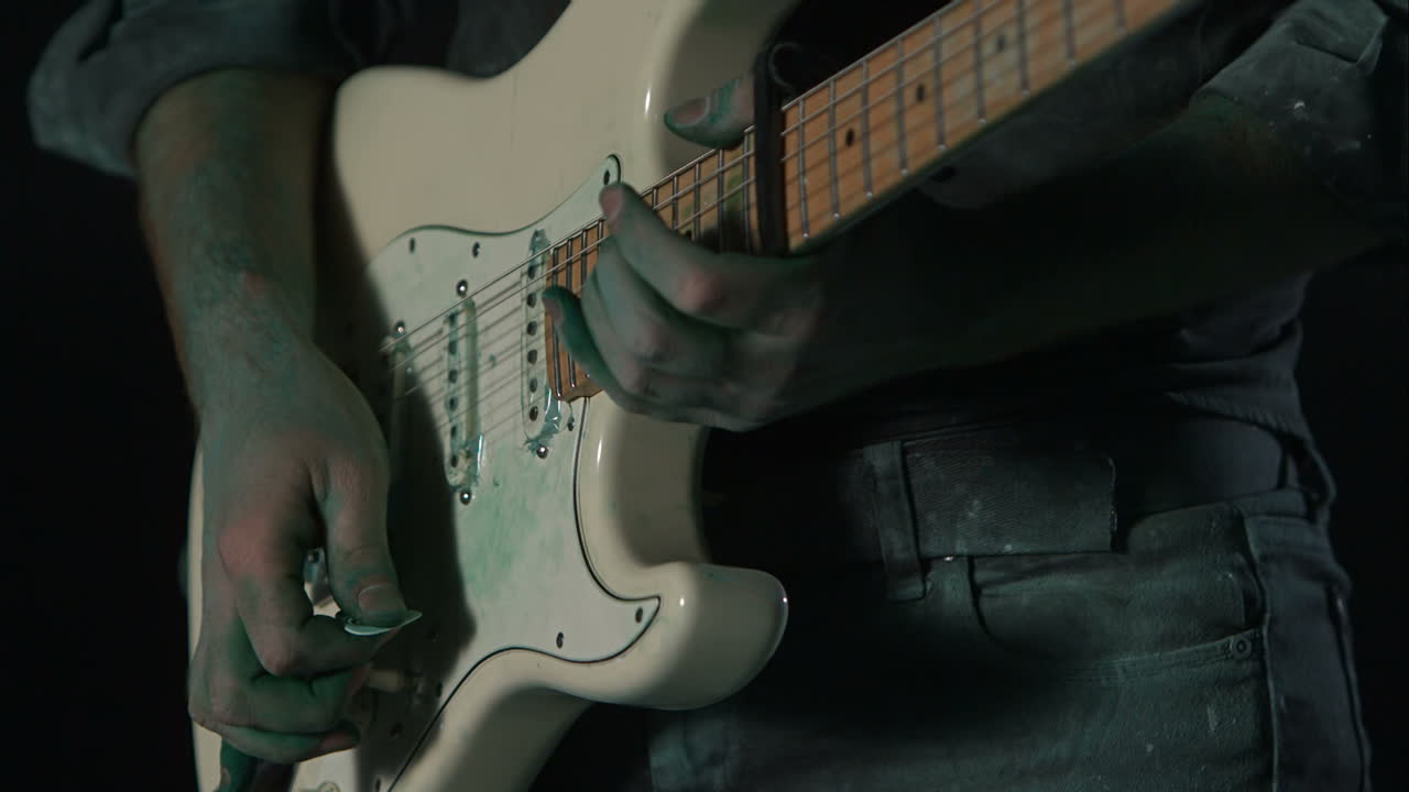 Guitar getting hit with green powder at 1000fps in super slow motion