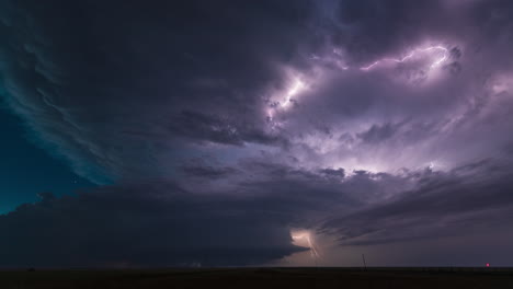 this supercell spun up over the canyons of eastern new mexico