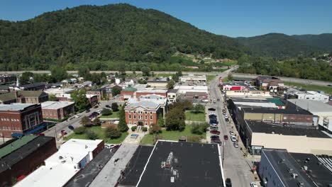 Antena-4k-Por-Encima-De-Pineville-Kentucky-En-El-Condado-De-Bell-Kentucky