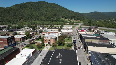 antena 4k por encima de pineville kentucky en el condado de bell kentucky