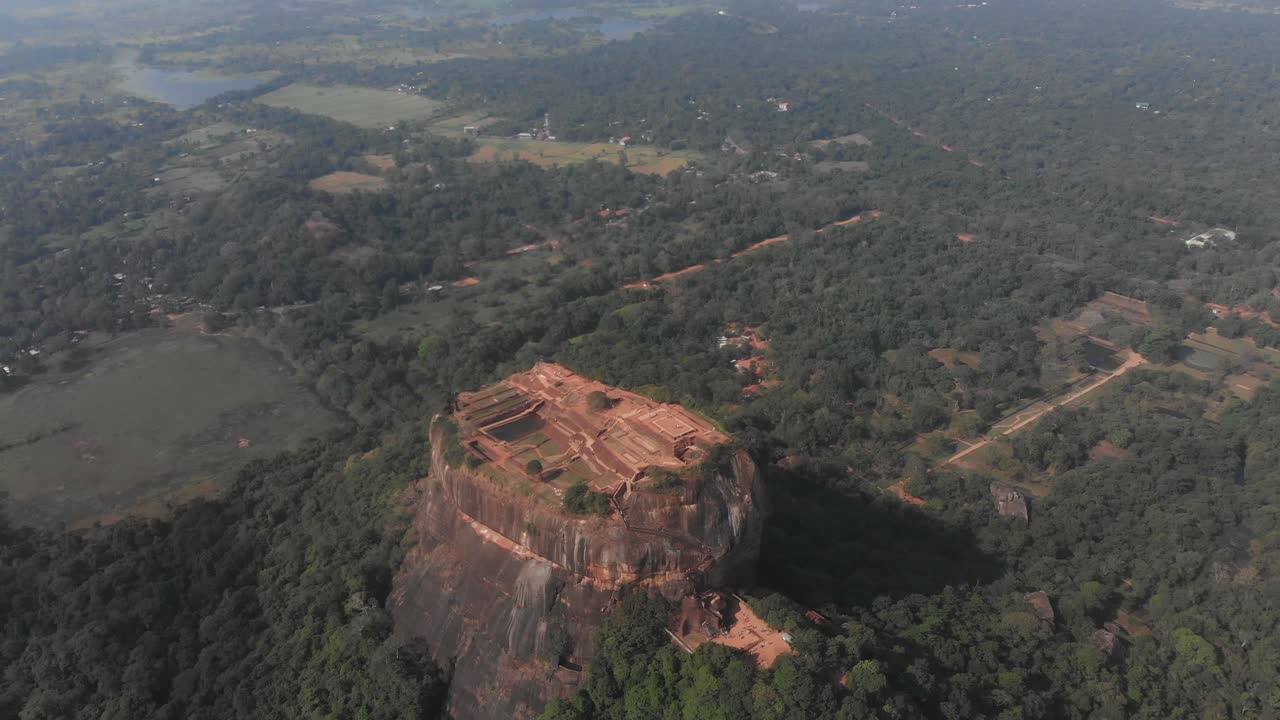 Veduta aerea della famosa antica fortezza UNESCO Lion Rock Sigiriya a Matale, Sri Lanka