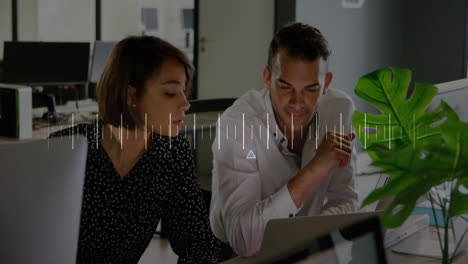 animación del procesamiento de datos financieros sobre diversas personas de negocios en la oficina