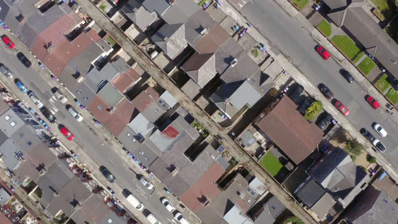 wavertree 주택 단지를 가로지르는 오버헤드 드론 샷 02