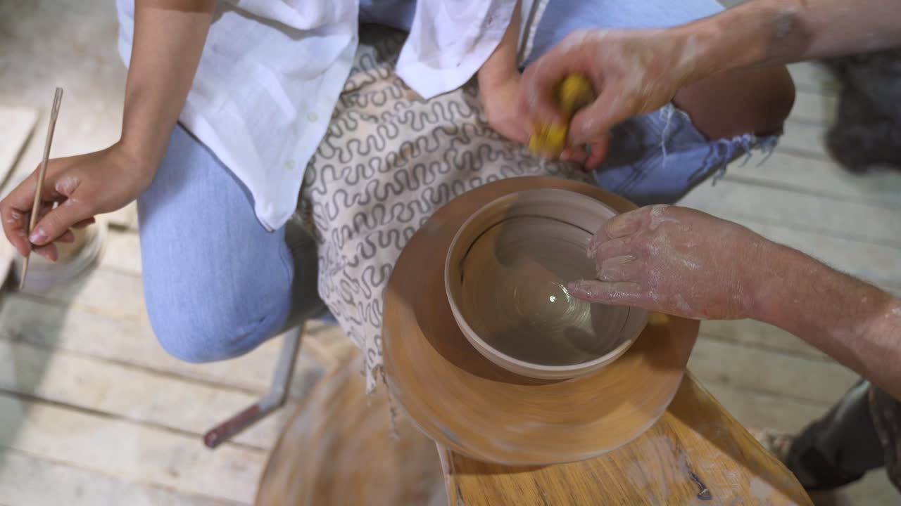 Corso di ceramica: Modellare ciotole al tornio