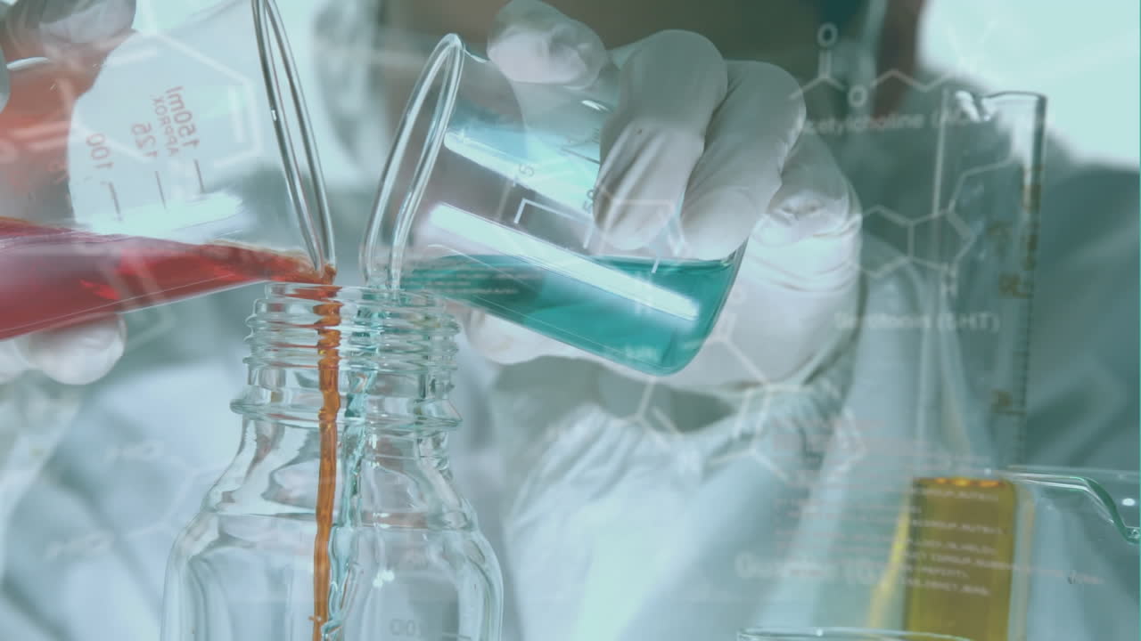 실험실에서 여성 과학자에 대한 의료 데이터 처리 애니메이션