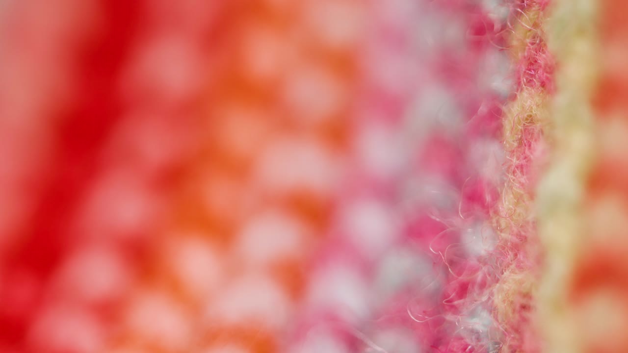 빨간색 뜨개질 스웨터의 질감