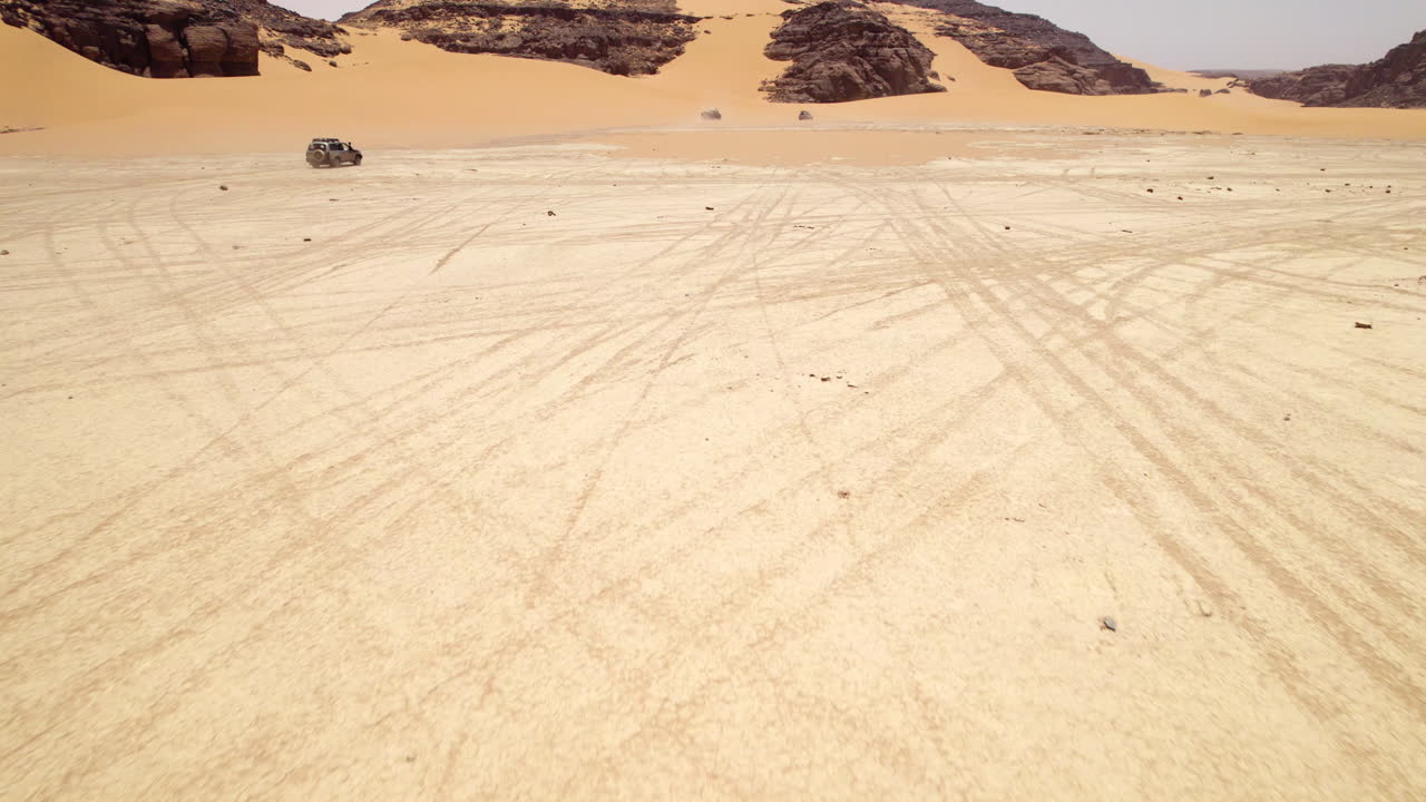 알제리, 북아프리카 의  ⁇ 네트 오아시스 의  ⁇ 은 사막 에서 오프 로딩