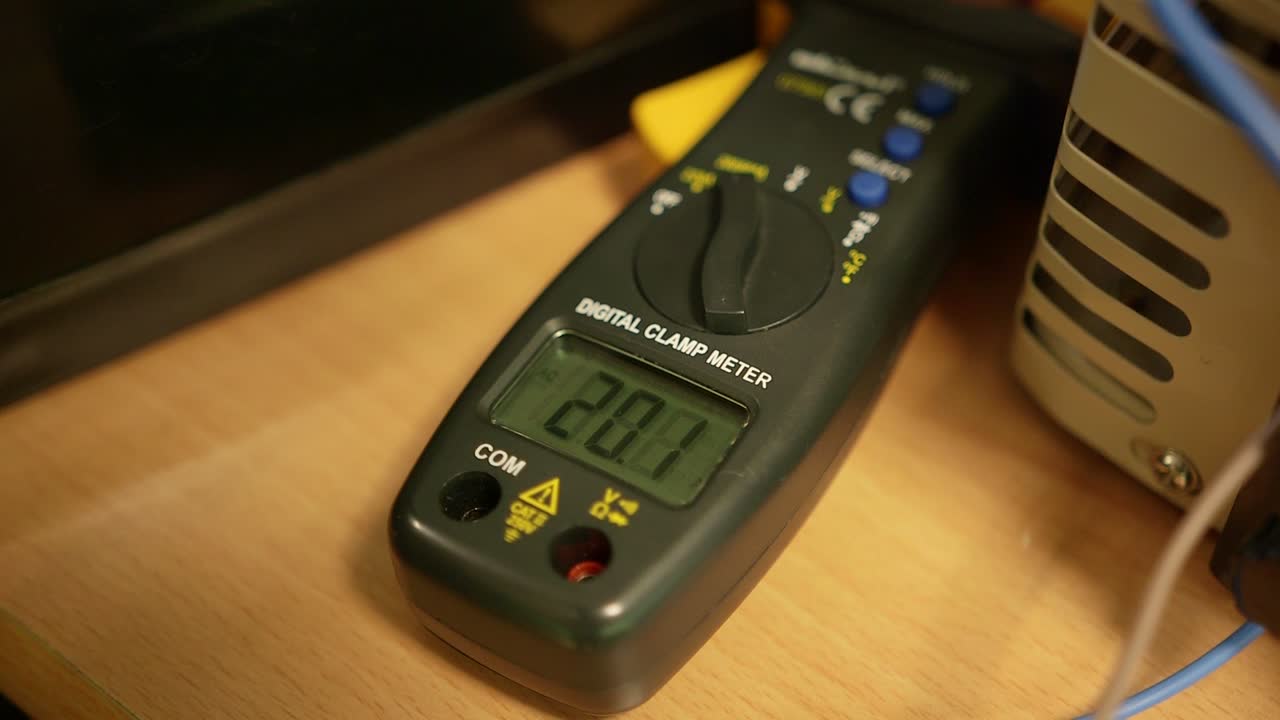 Electrical voltage meter. Electric support of high voltage power cables. Energy industry. Production, distribution and transmission of electricity.