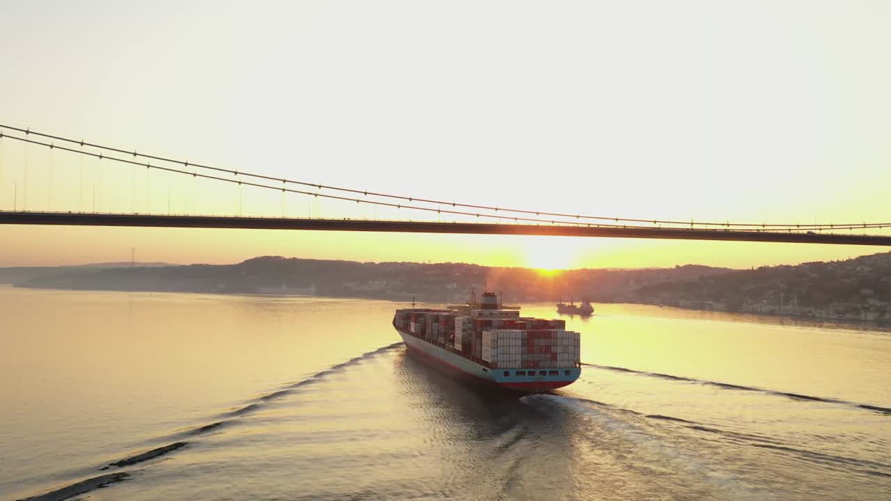 imágenes de drones del puente del bósforo de estambul