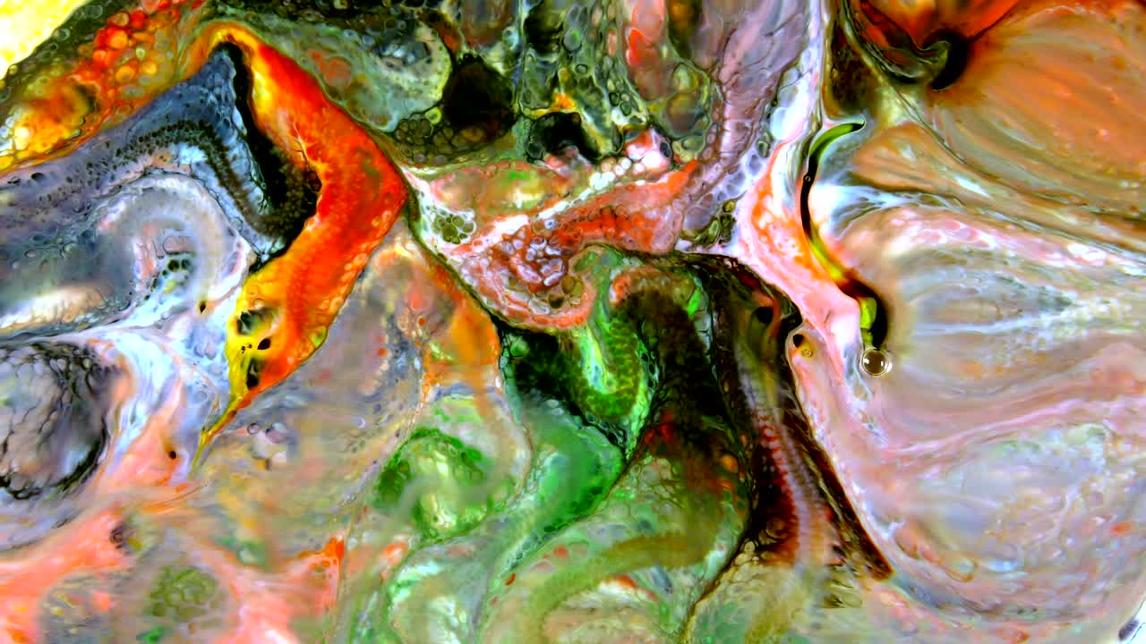 추상적인 다채로운 음식 페인트 잉크 폭발 혼란 물에 퍼져