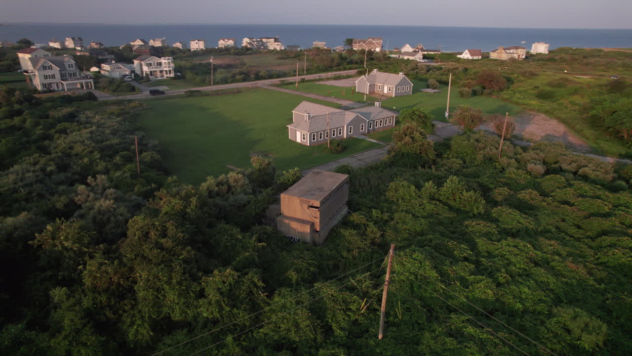 로드 아일랜드 주 워싱턴 카운티에 있는 나라간 마을과 그 주변의 자연의 공중 풍경