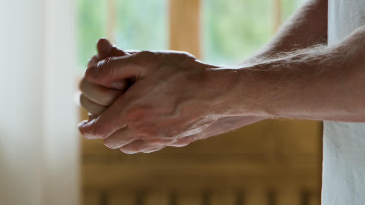 몸 기름 을 사용 하는 사람 의  면