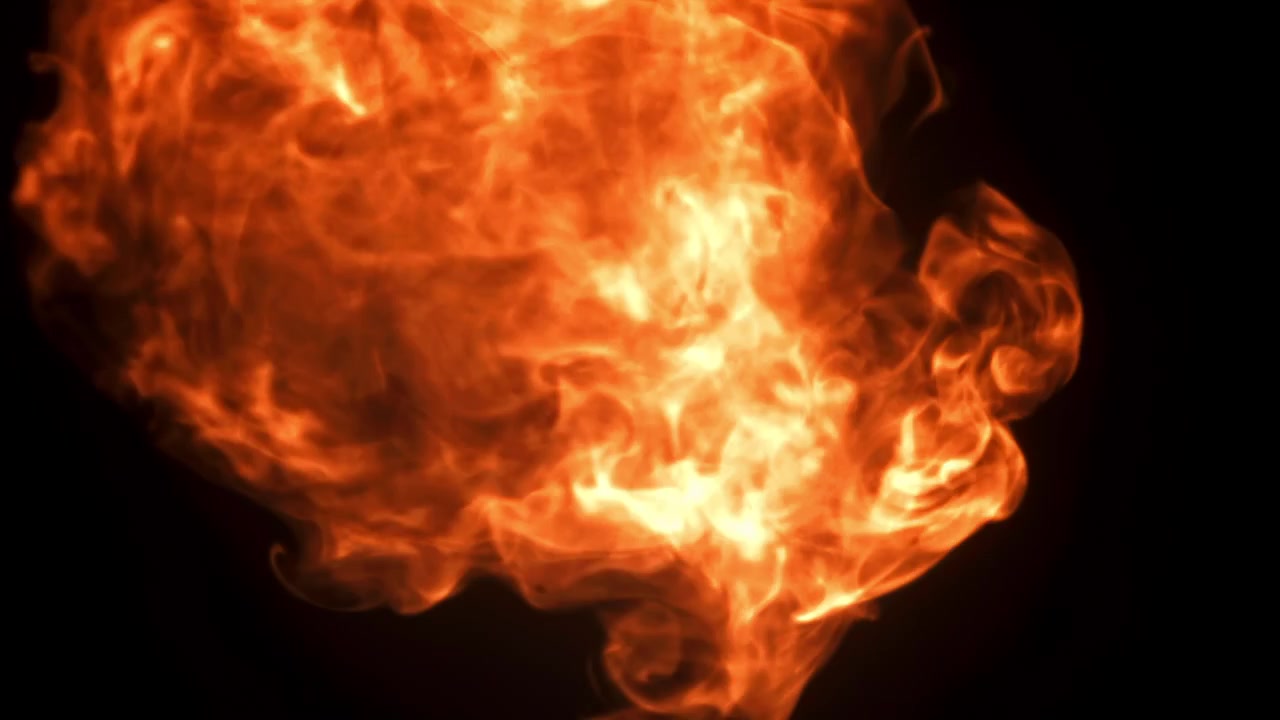 Esplosione di fuoco realistica che si accende e si espande su sfondo nero