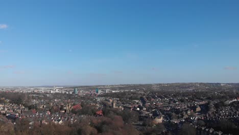 Paisaje-De-Tiro-Aéreo-De-4k-Sheffield-City-Drone-En-El-Cielo-Azul-De-Verano