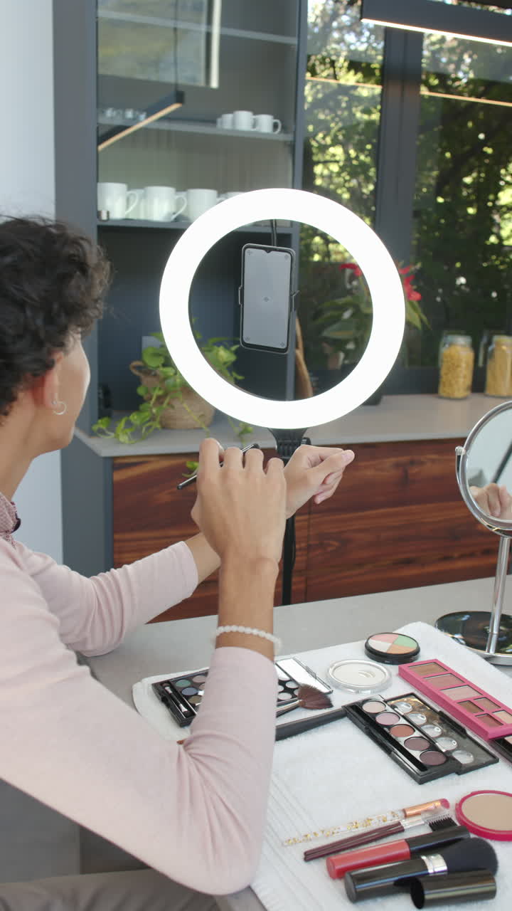 Vertical video: Creating makeup tutorial at home using smartphone and ring light