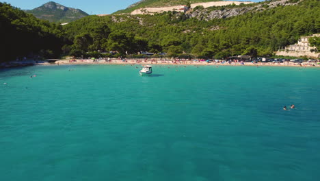 Prapratno-Cove-With-Several-People-Swimming-And-Sunbathe-On-Summer-In-Peljesac-Peninsula,-Southern-Dalmatia,-Croatia