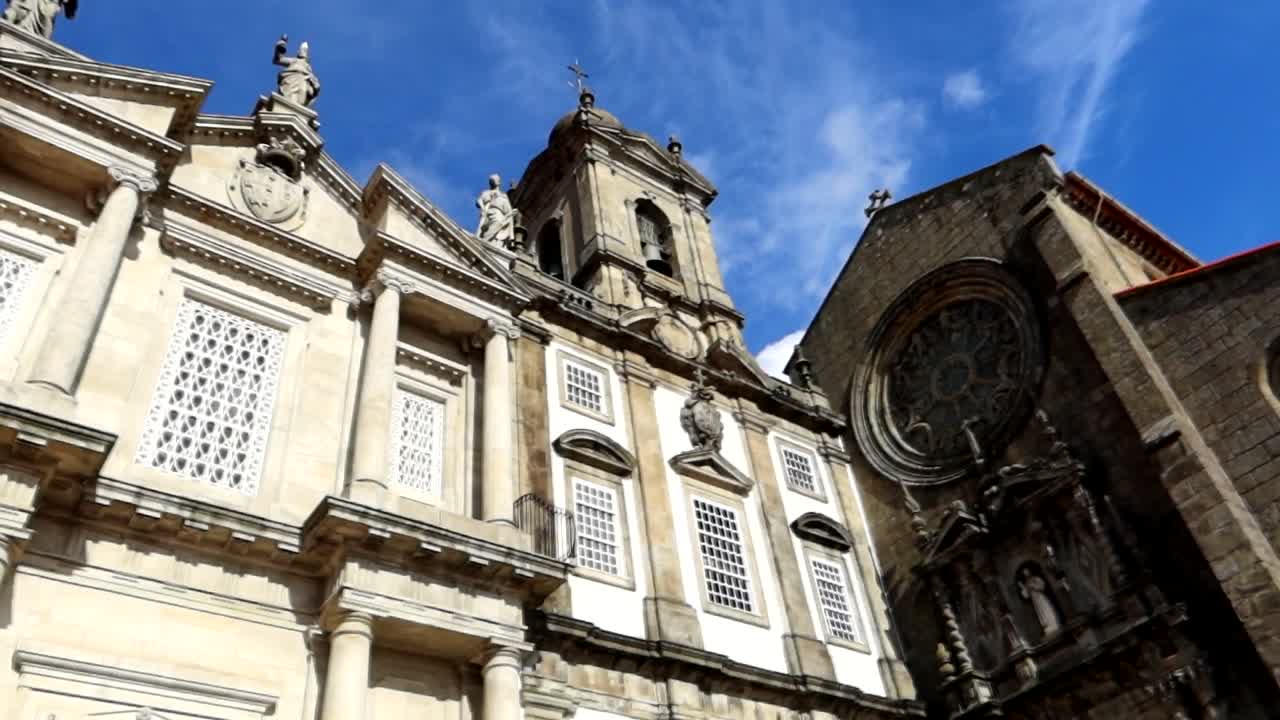 Udvendig panorering af Sankt Frans Kirken i Porto, Portugal