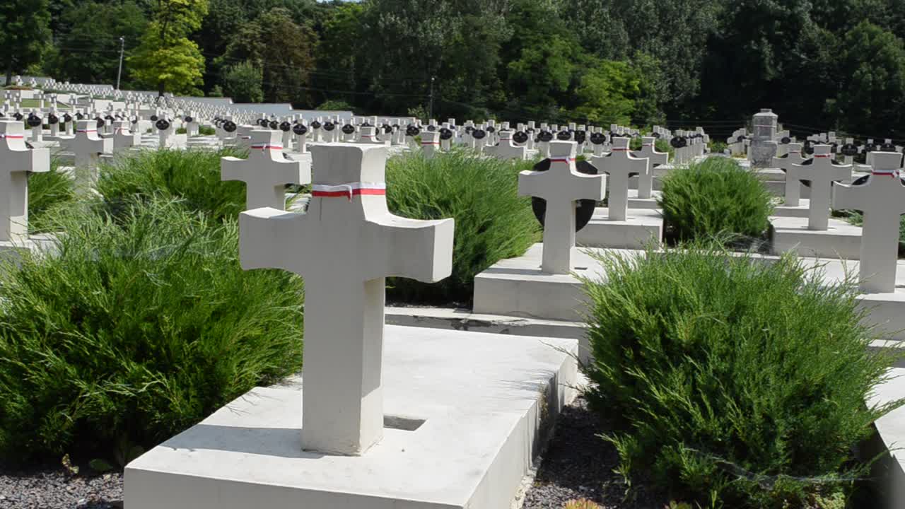 Cimitero militare polacco del periodo 1918-1920. Leopoli, Ucraina. Cimitero di Lychakiv, il complesso storico e commemorativo (dal 1991) a Leopoli nel quartiere storico di Lychakiv, uno dei cimiteri più antichi dell'Ucraina.