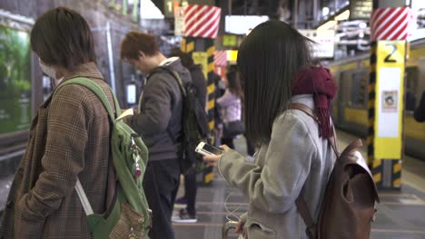 girl using smartphone