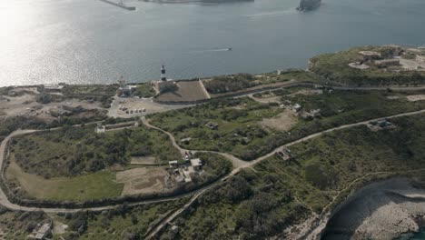 Un-Dron-En-Espiral-Aéreo-Disparó-Sobre-Y-Alrededor-Del-Faro-De-Birzebbugia-En-Malta