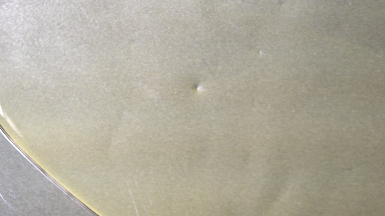 금속 표면에 있는 기름