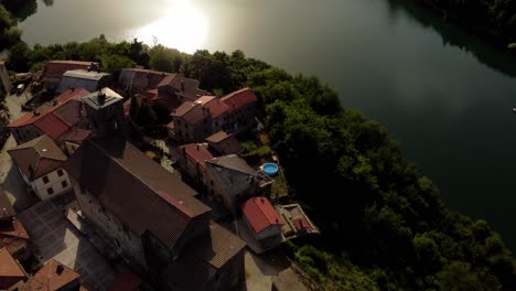 Lakeside-town-in-Italy,-Town-on-a-lake