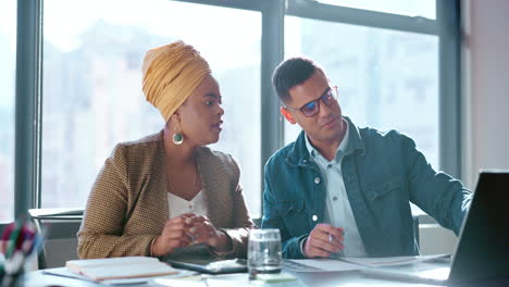 Colaboración,-Trabajo-En-Equipo-Y-Gente-De-Negocios.