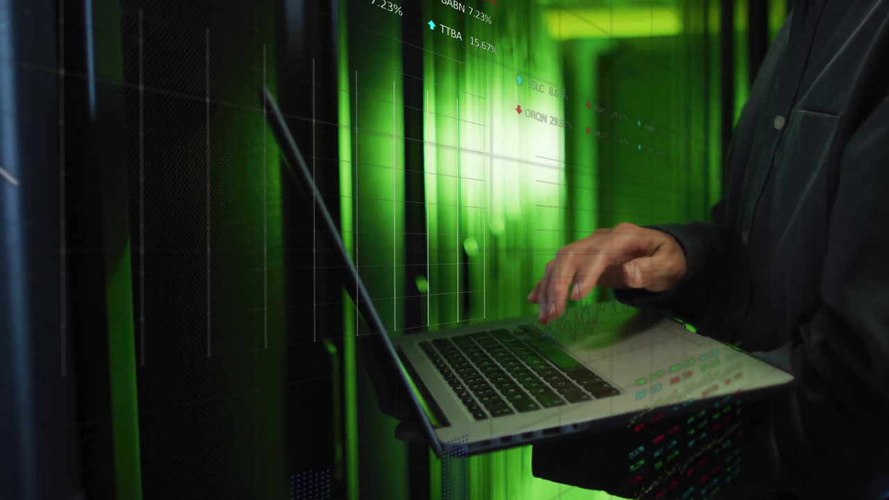 animación del procesamiento de datos sobre un ingeniero de ti afroamericano por servidores informáticos