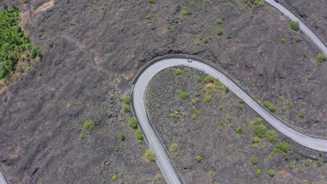 Drohne-Fliegt-über-Der-Straße-Zum-Vulkan-ätna-In-Italien