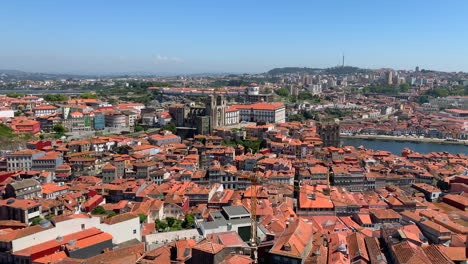 Vista-Aérea-Del-Casco-Antiguo-De-Oporto-Desde-La-Torre-Dos-Clerigos,-Portugal