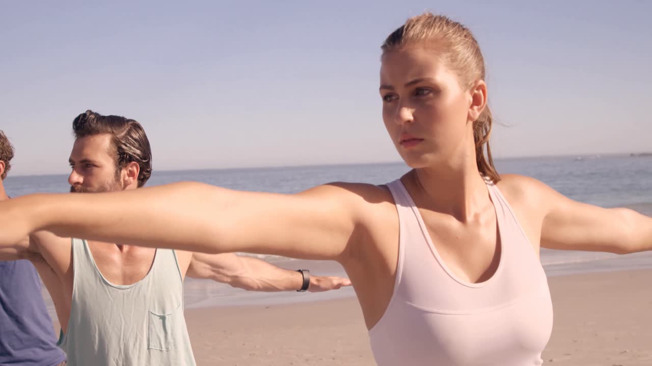 요가를 하는 네 명의 친구 들