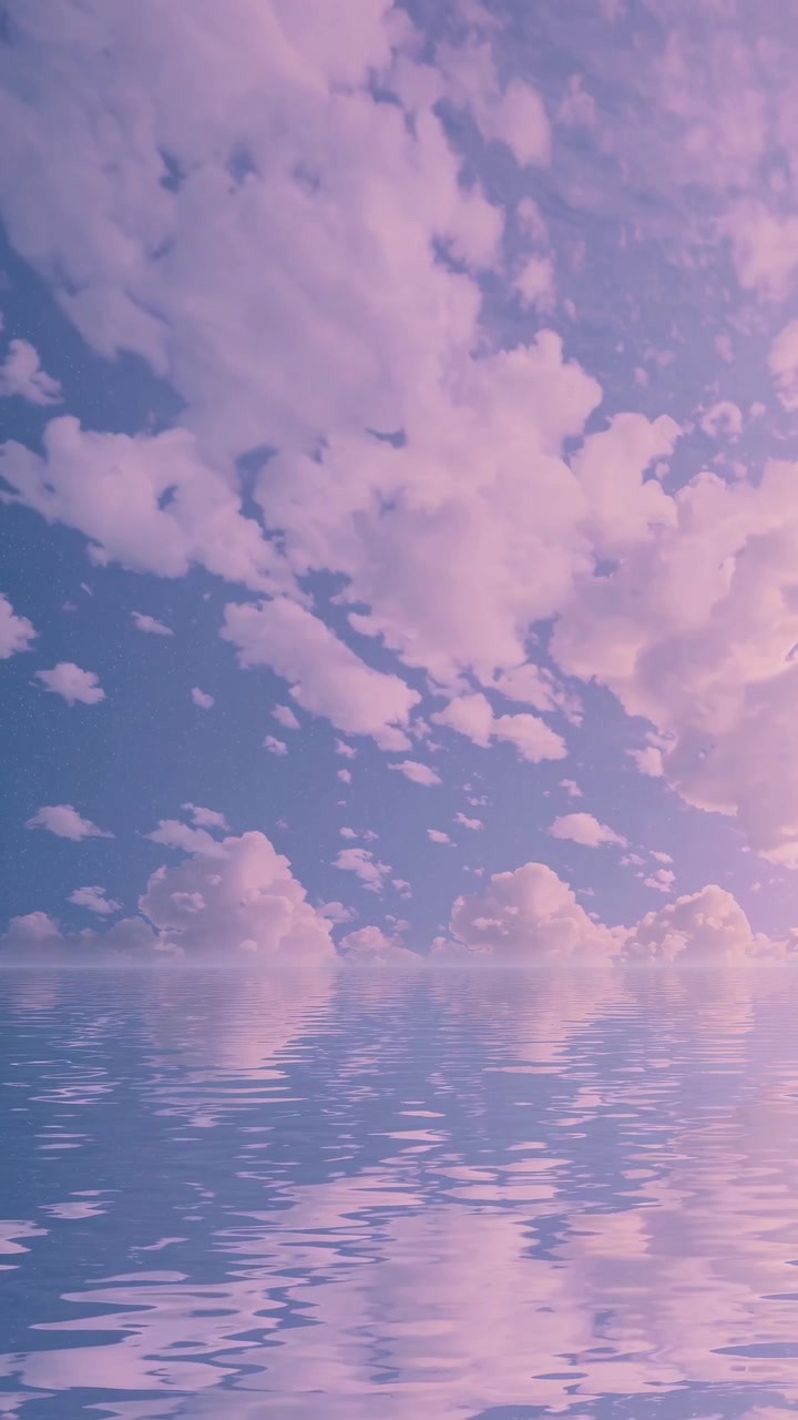 Serene nuvole rosa che si riflettono sulla superficie calma dell'acqua