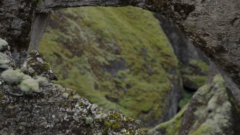 disparo de extracción de paisaje abstracto suave y estable sobre los acantilados de fjaðrárgljúfur islandia