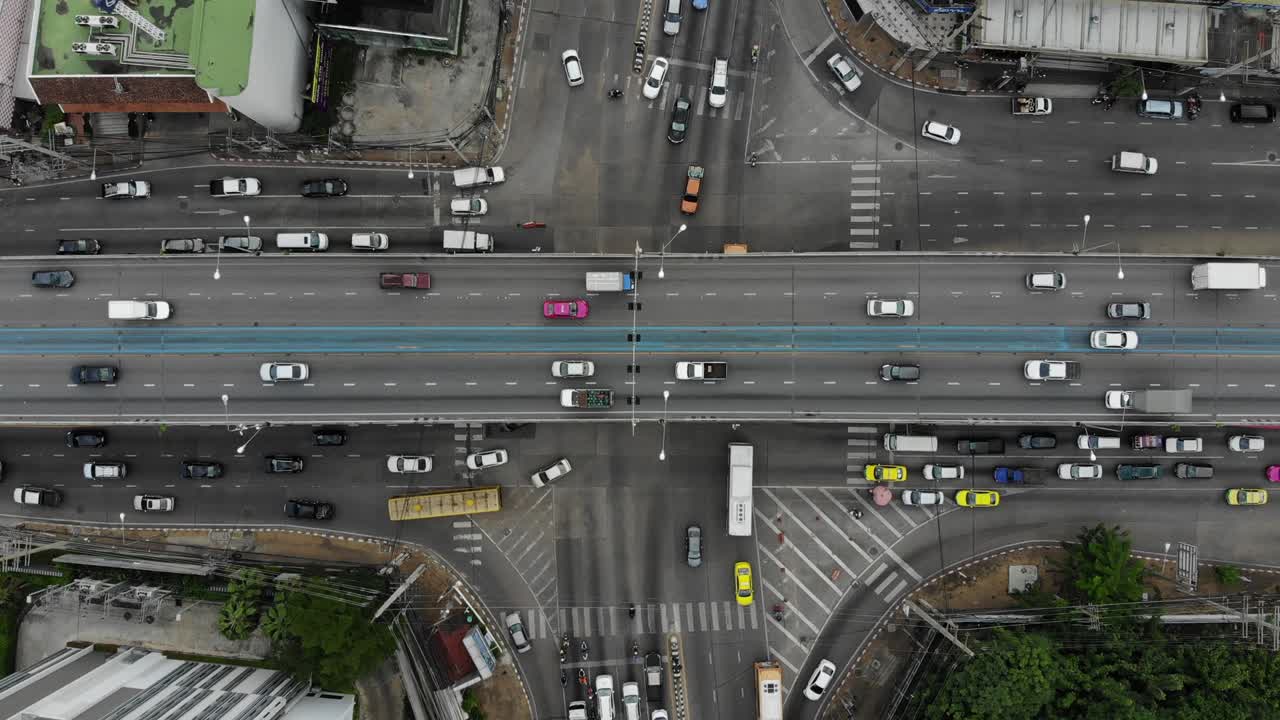 고속도로 위쪽 전망, 도로 교통 중요한 인프라