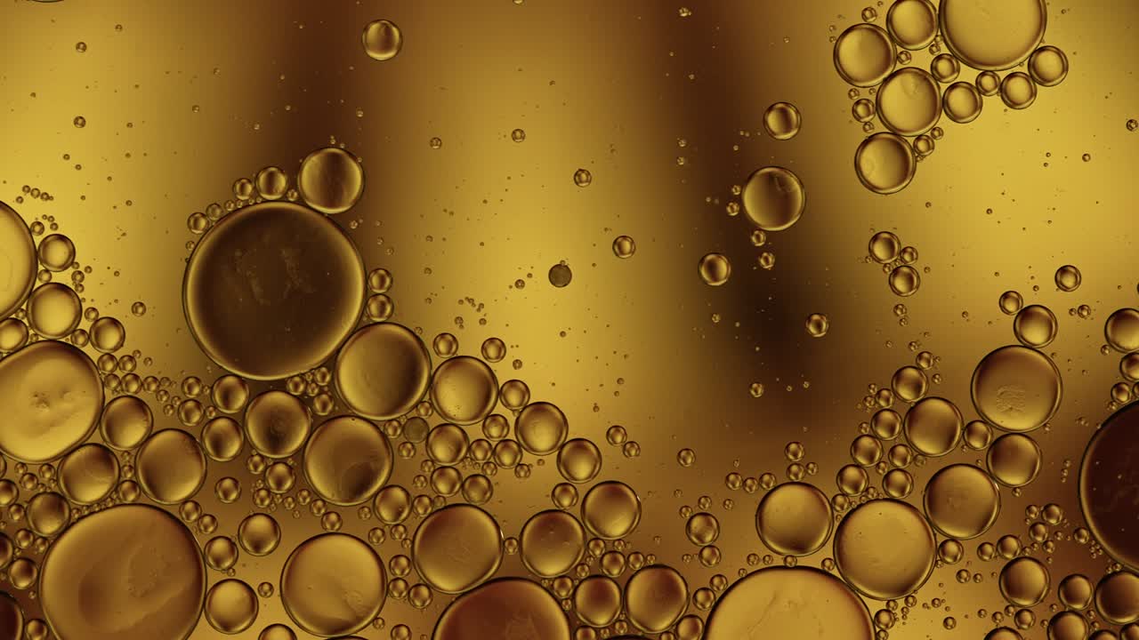 추상적인 다채로운 음식 기름 방울 거품과 구가 흐르고