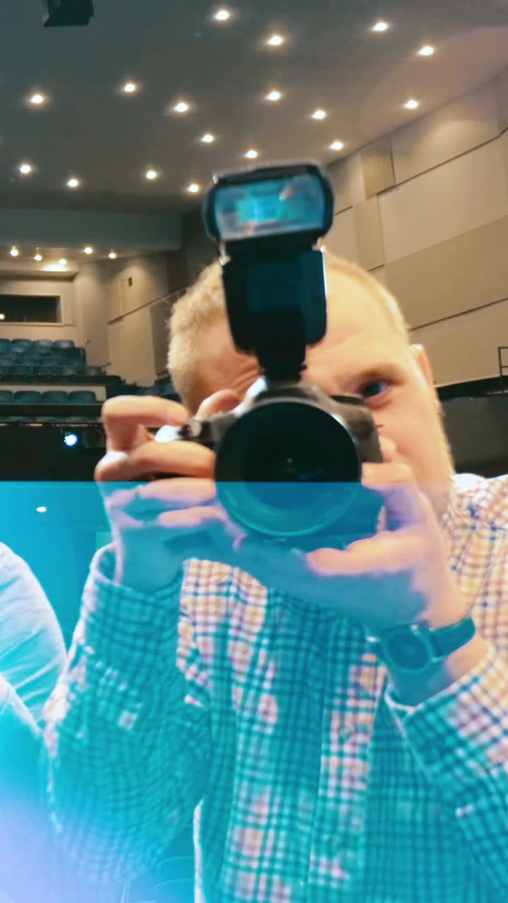 Fotografo che scatta foto
