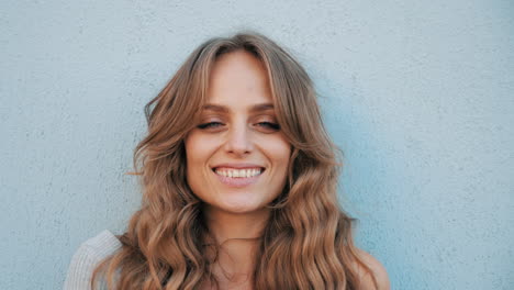 retrato de una mujer sonriente