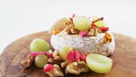 Cheese-dessert-garnished-with-walnuts-and-grapes