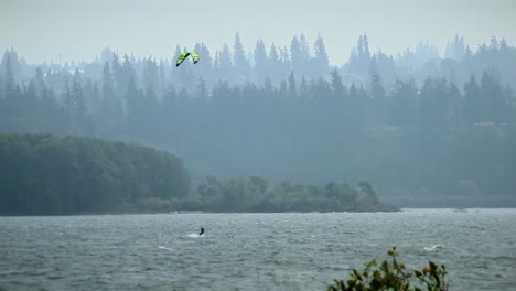 Kitesurfer-Auf-Einem-See