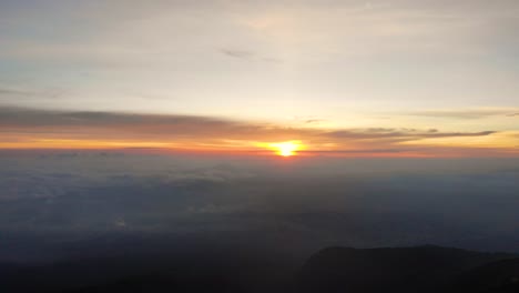 Puesta-De-Sol-De-La-Malinche-Desde-La-Cima-Del-Volcán-En-México