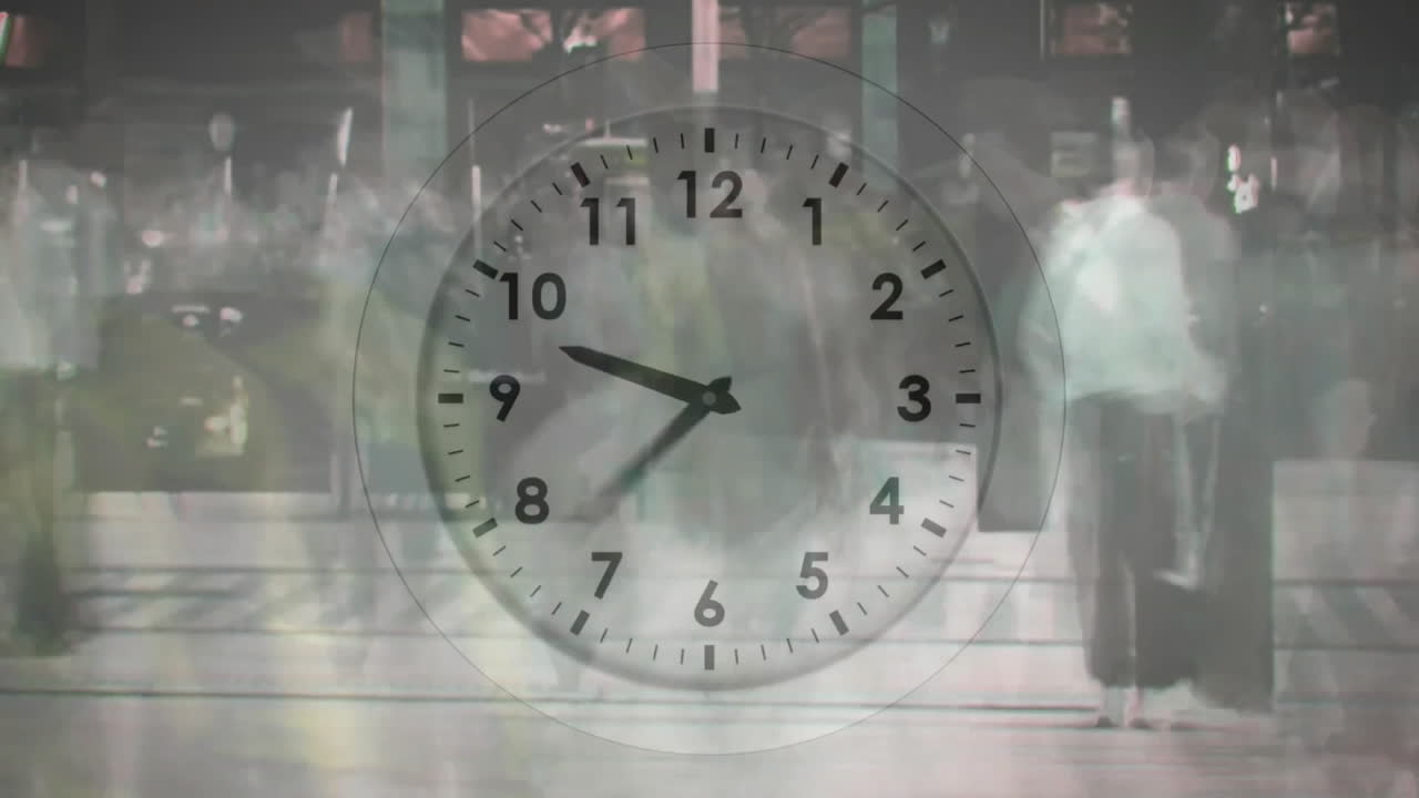 animación de reloj en movimiento sobre la gente que camina en la ciudad