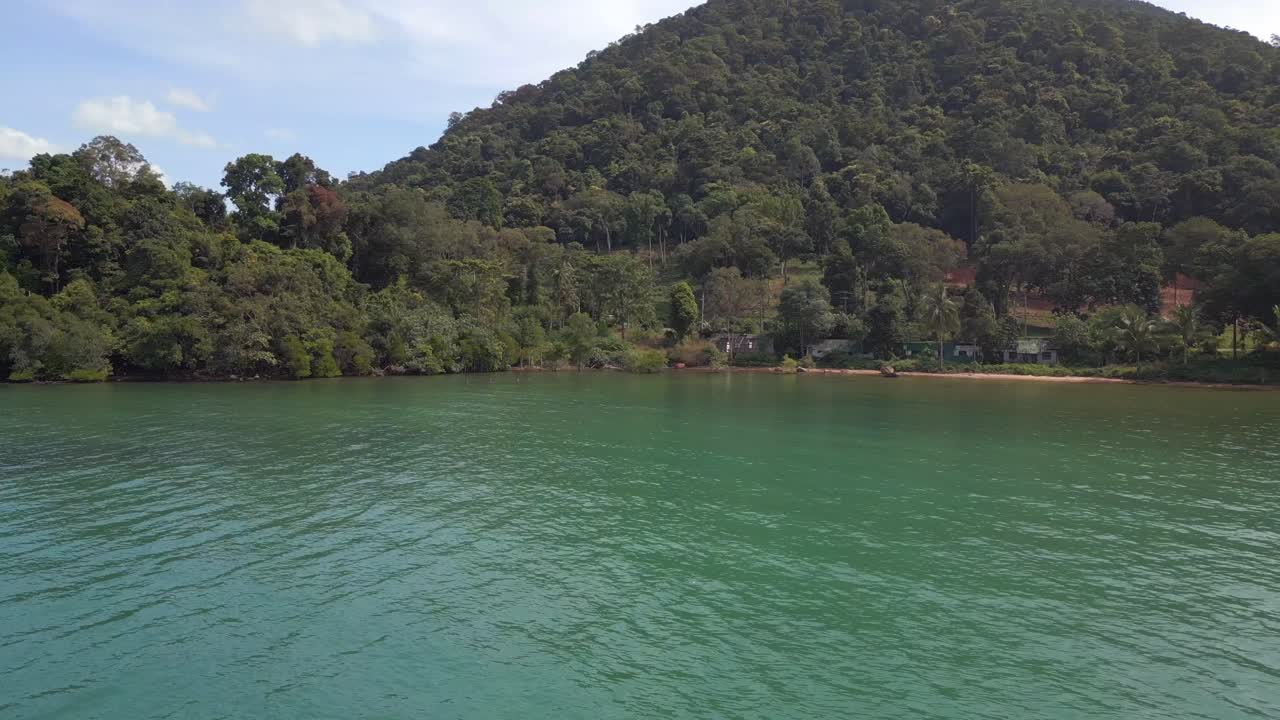 상공 비행 에메랄드 그린 워터