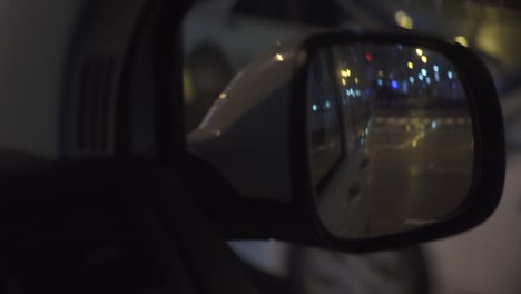 the car driving through the night city