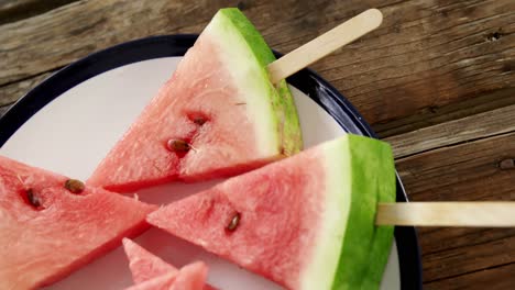 Slices-of-watermelon-kept-in-plate