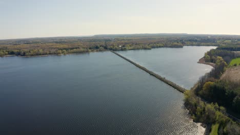 Eine-Luftaufnahme-Des-Mountsberg-reservoirs-In-Puslinch,-Ontario