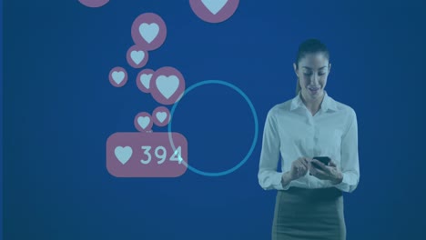 animación de iconos de corazón con números crecientes contra la mujer caucásica que usa un teléfono inteligente